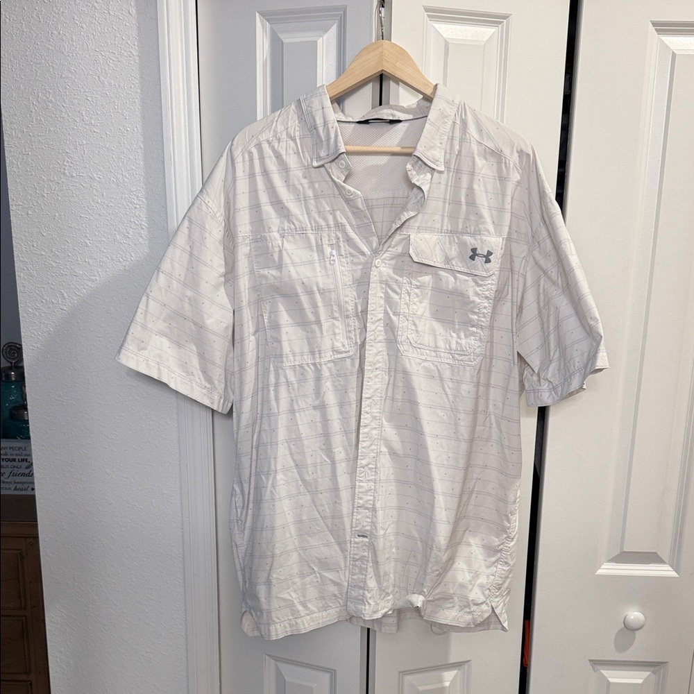 Under Armour Men's Light Gray Short Sleeve Shirt